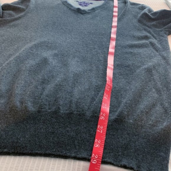 Robert Graham  V-Neck Wool-Modal-Cashmere Sweater - Size L - Picture 7 of 8